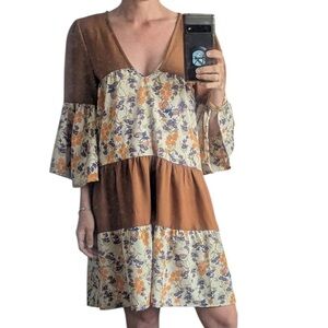 Floral flowy vneck dress, S relaxed fit bell sleeves tiered layers Boho Beatnik